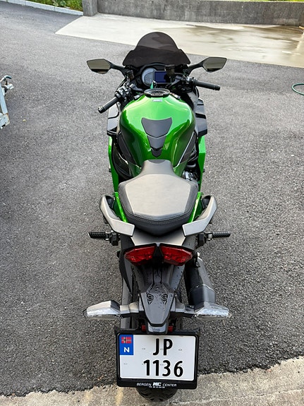 Kawasaki Ninja H2 SX SE 6 of 17