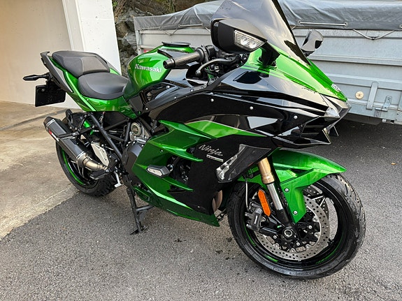 Kawasaki Ninja H2 SX SE 15 of 17