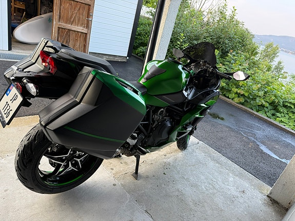 Kawasaki Ninja H2 SX SE 7 of 17