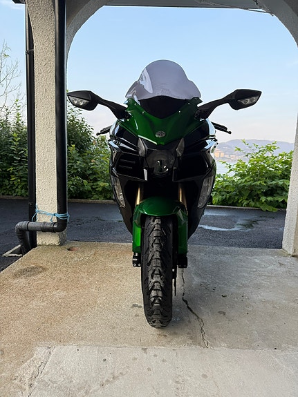 Kawasaki Ninja H2 SX SE 5 of 17
