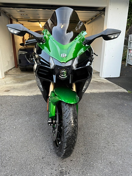 Kawasaki Ninja H2 SX SE 17 of 17