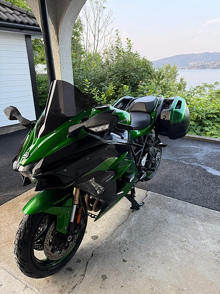 Kawasaki Ninja H2 SX SE 3 of 17