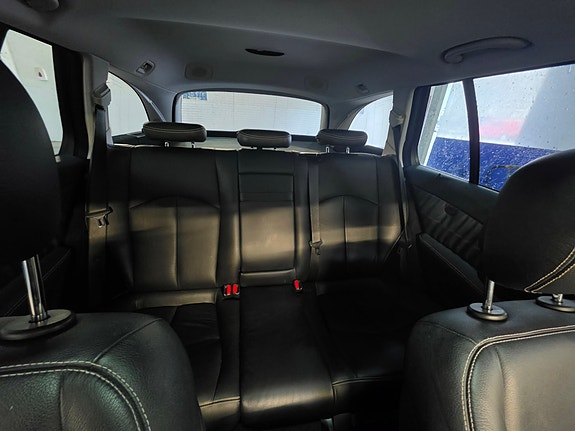 Mercedes-Benz E55 10 of 14
