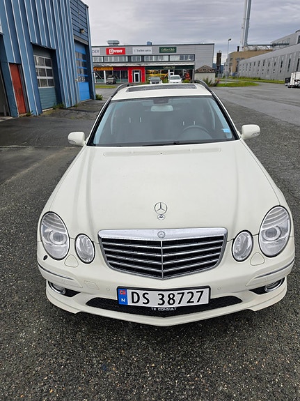 Mercedes-Benz E55 4 of 14