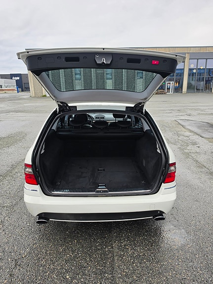 Mercedes-Benz E55 12 of 14