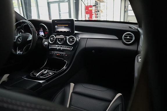 Mercedes-Benz C63 25 of 30