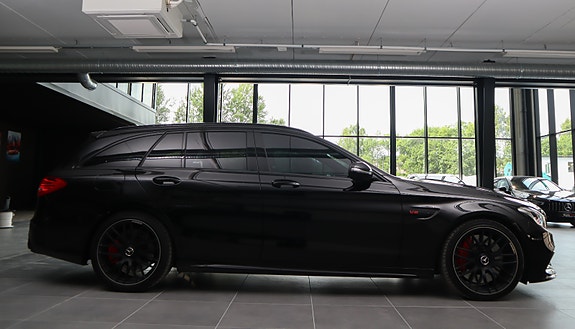 Mercedes-Benz C63 12 of 30