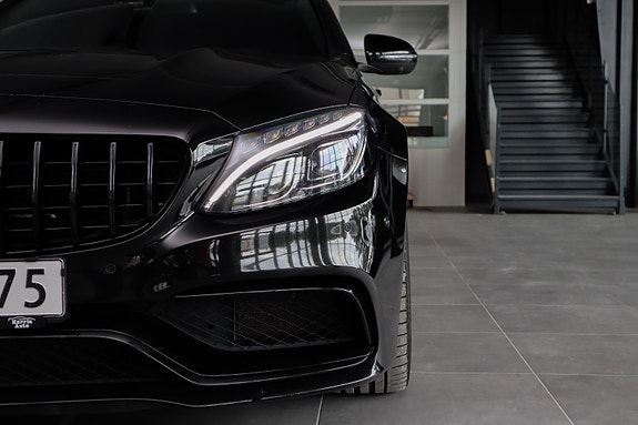 Mercedes-Benz C63 4 of 30