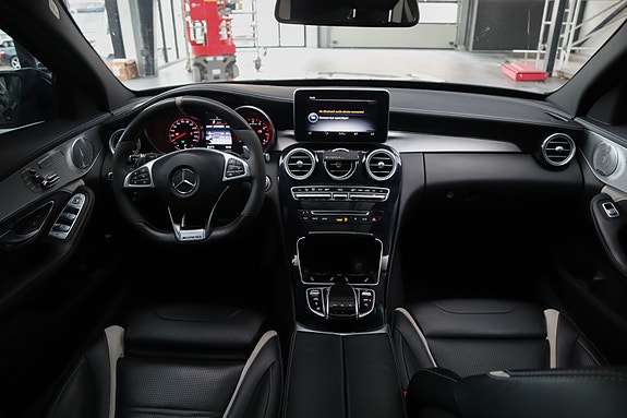 Mercedes-Benz C63 26 of 30