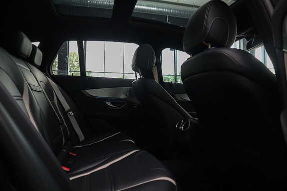 Mercedes-Benz C63 24 of 30