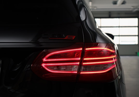 Mercedes-Benz C63 9 of 30