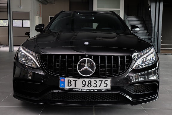 Mercedes-Benz C63 3 of 30