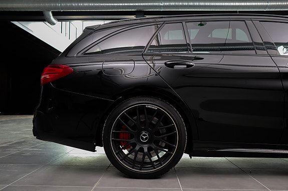 Mercedes-Benz C63 13 of 30