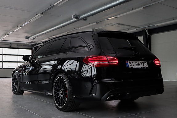 Mercedes-Benz C63 6 of 30