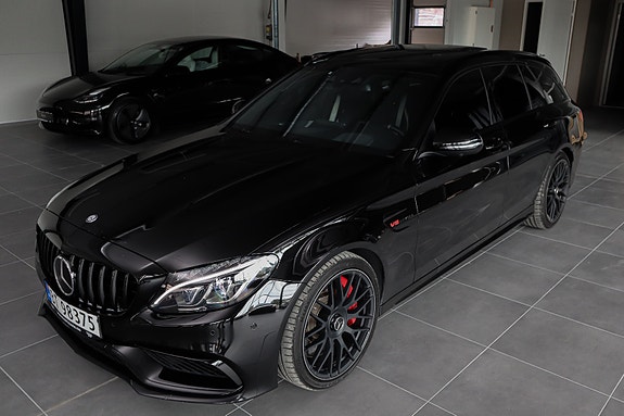 Mercedes-Benz C63 5 of 30