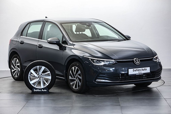 Volkswagen Golf VIII 2 of 5