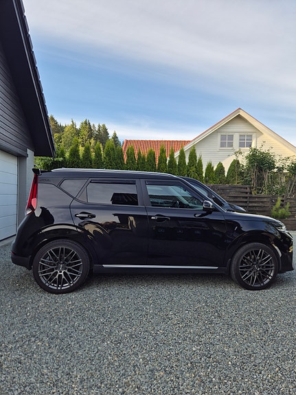 Kia e-Soul 2 of 5