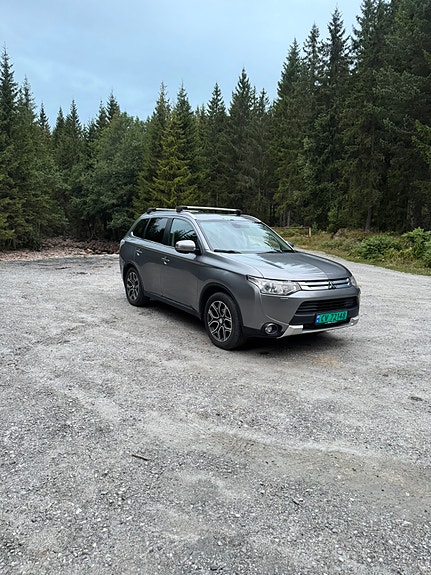 Mitsubishi Outlander 2 of 5