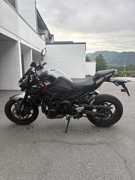 Kawasaki Z 900 2 of 13
