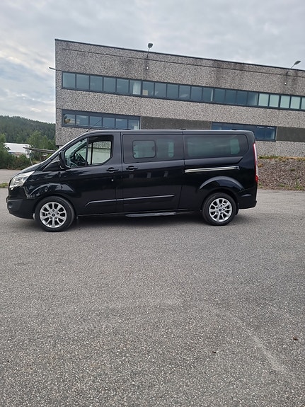 Ford Tourneo Custom 2 of 5