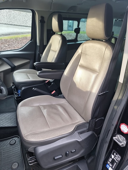 Ford Tourneo Custom 4 of 5