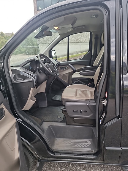 Ford Tourneo Custom 3 of 5