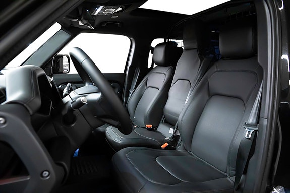 Land Rover Defender 110 3 of 30