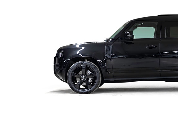 Land Rover Defender 110 9 of 30