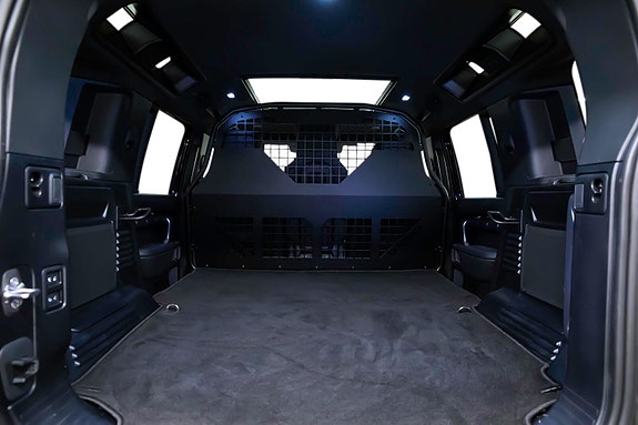 Land Rover Defender 110 13 of 30