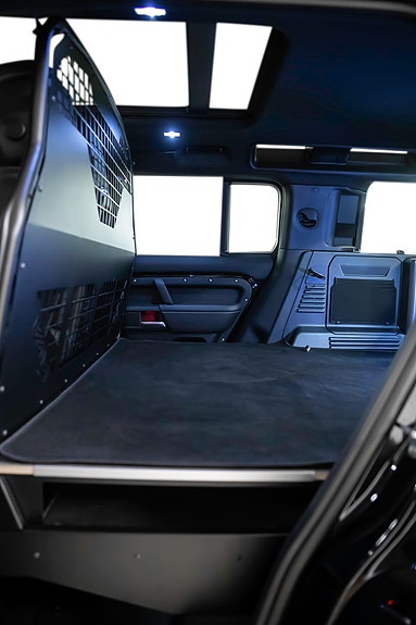 Land Rover Defender 110 5 of 30