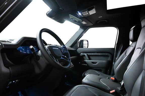 Land Rover Defender 110 14 of 30
