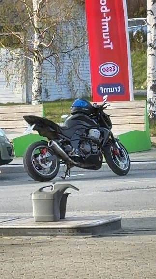 Kawasaki Z 750 6 of 8