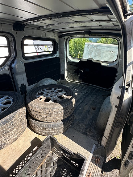 Hyundai H-1 3 of 5