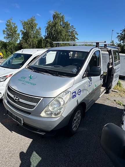 Hyundai H-1 4 of 5