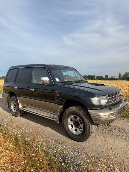 Mitsubishi Pajero 2 of 5