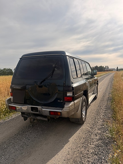 Mitsubishi Pajero 4 of 5