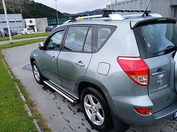 Toyota RAV4 5 of 5