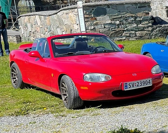 Mazda MX-5 2 of 5