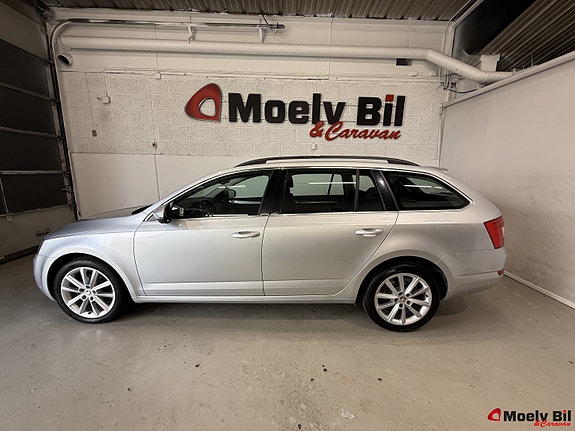 Skoda Octavia 2 of 5