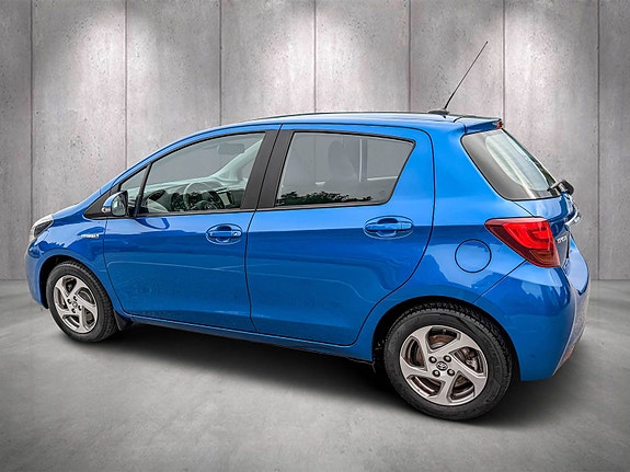 Toyota Yaris 3 of 5