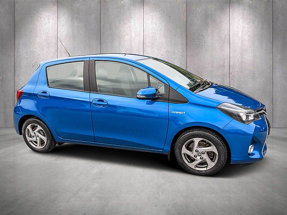 Toyota Yaris 2 of 5