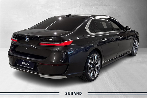 BMW i7 5 of 5