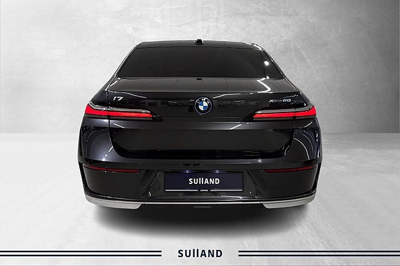 BMW i7 4 of 5