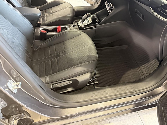 Opel Corsa 12 of 16