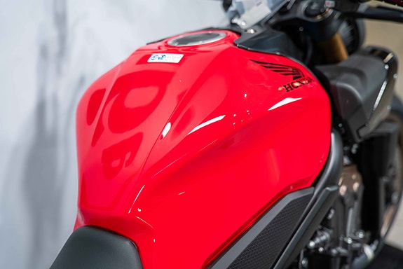Honda CB650R - med komplett eksosanlegg og kort skiltoppheng for KUN 4000 KRONER! 11 of 17