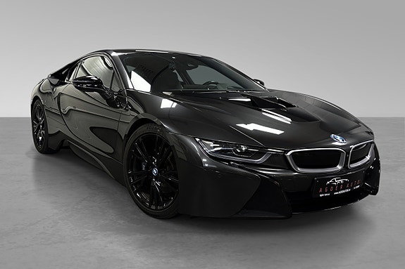 BMW i8 2 of 5