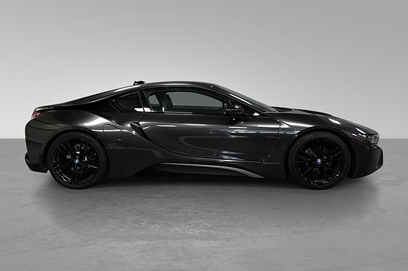BMW i8 3 of 5
