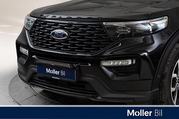 Ford Explorer 2 of 19