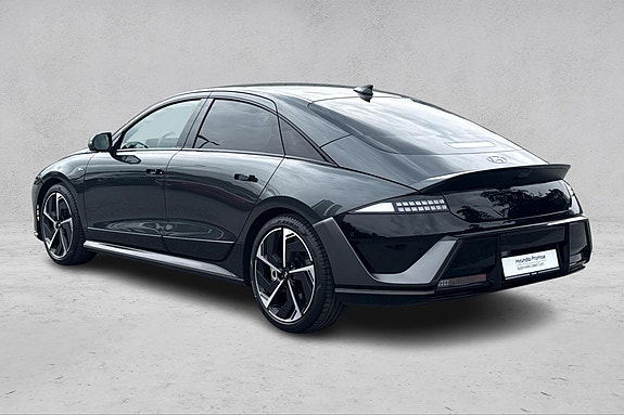 Hyundai Ioniq 6 3 of 5