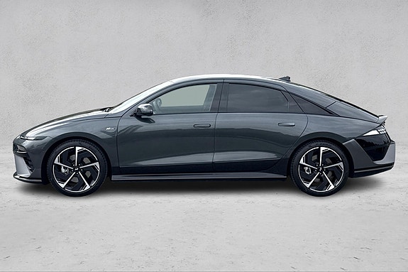 Hyundai Ioniq 6 2 of 5